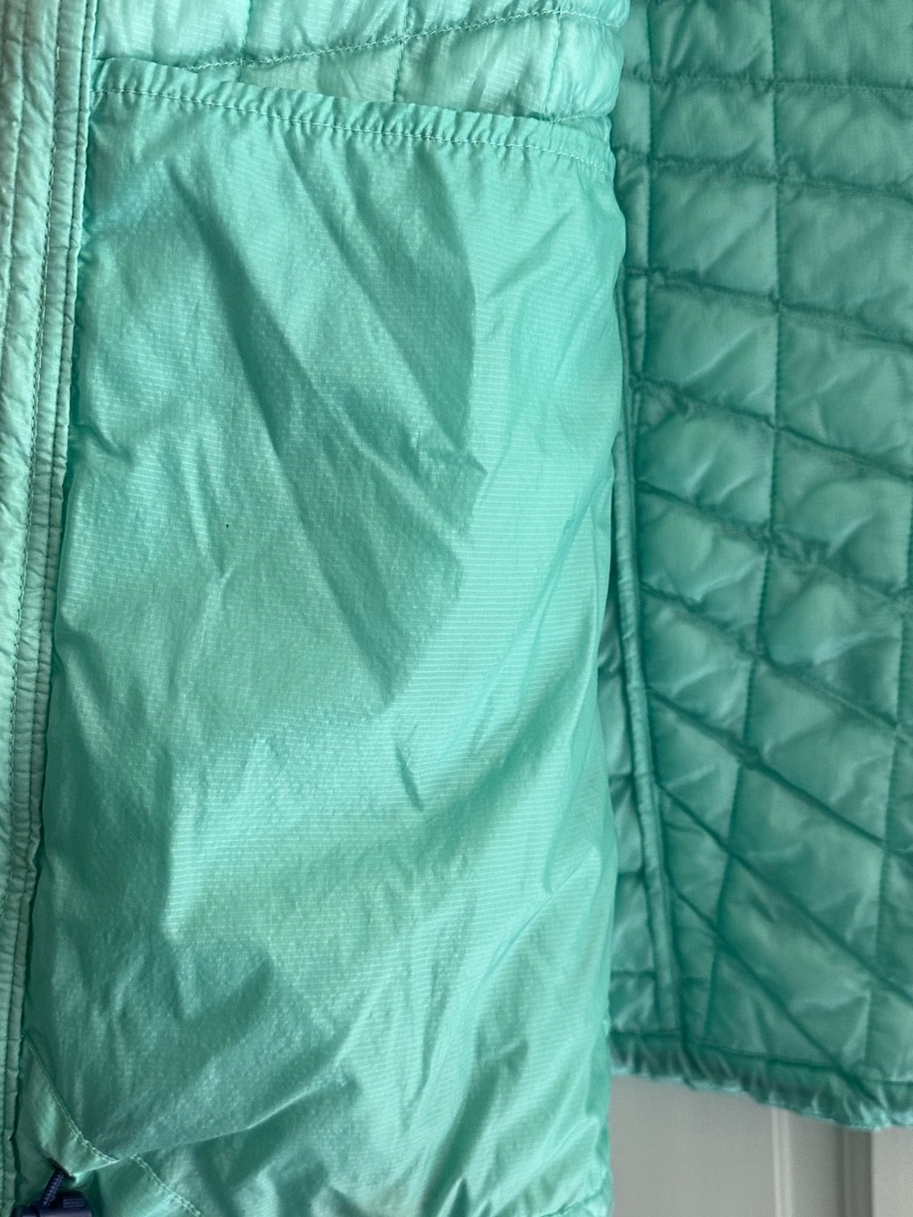 The North Face Women’s Insulated Jacket – Size L - Picture 3 of 5